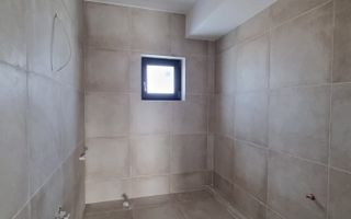 Vilă Individuală cu 700 mp Teren și Mansardă Amenajată - Poză 10