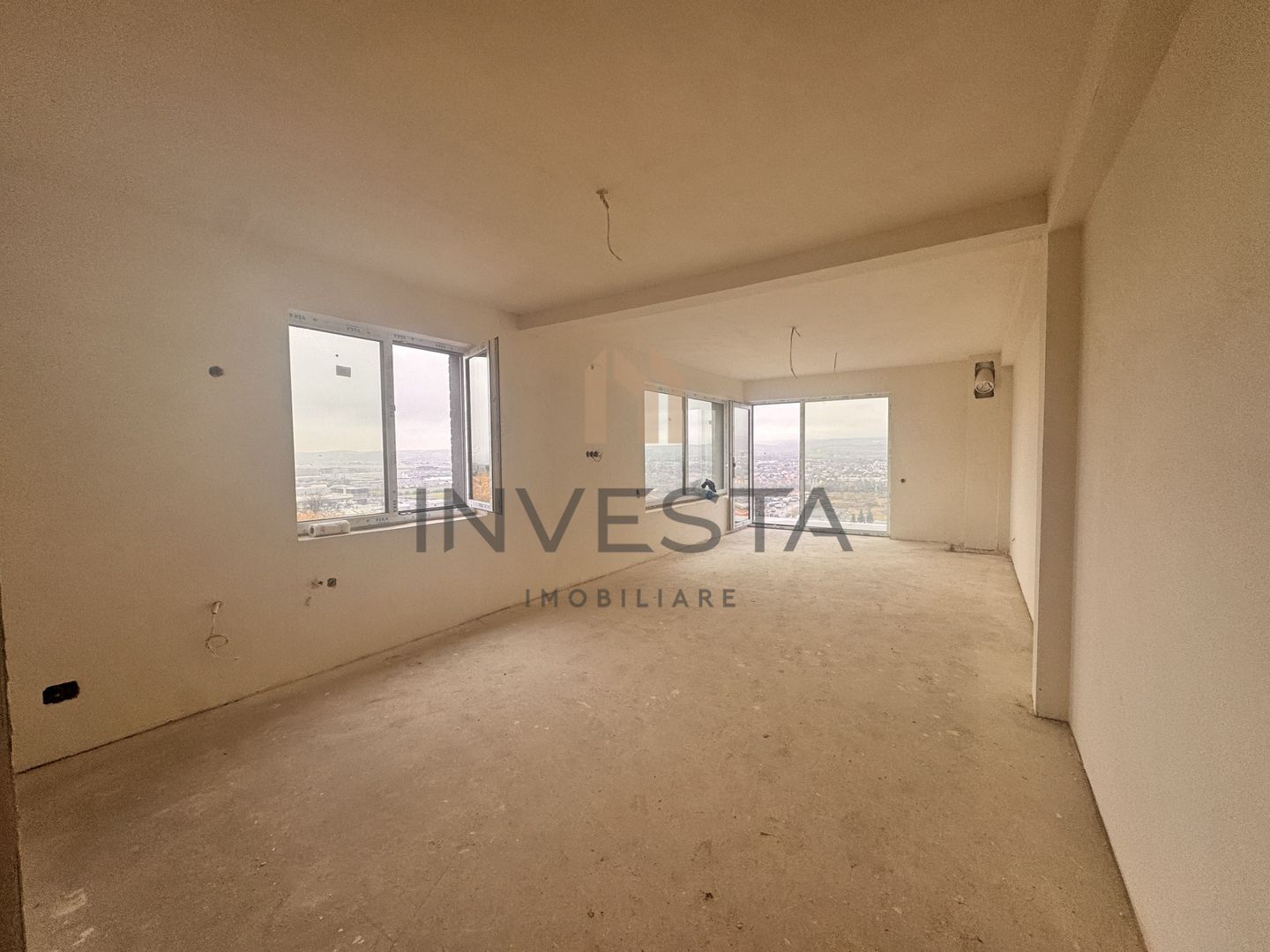 Duplex cu rooftop panoramic, garaj și curte proprie – cartier Voronet - Poză 2