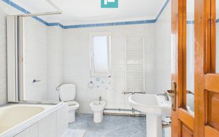 Vilă cu 5 camere pentru investiții în Dumbrăvița - Poză 15