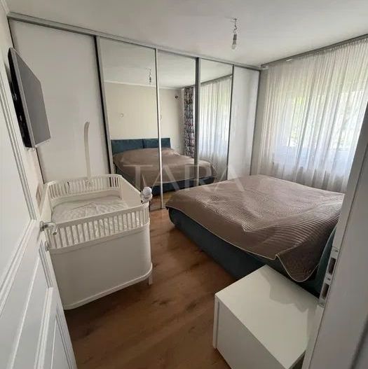 Apartament modern cu 3 camere, garaj și parcare, în zonă liniștită. - Poză 6