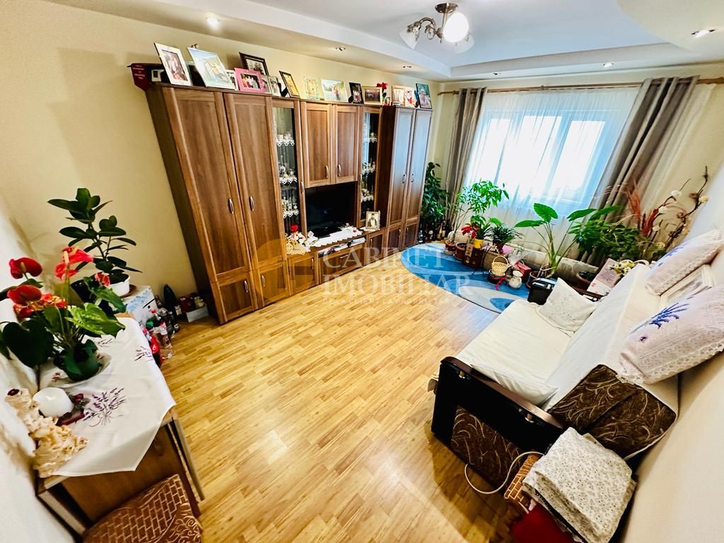 Apartament cu 3 Camere decomandat - Zona Rond Vechi - Bloc 1984 - Poză 3