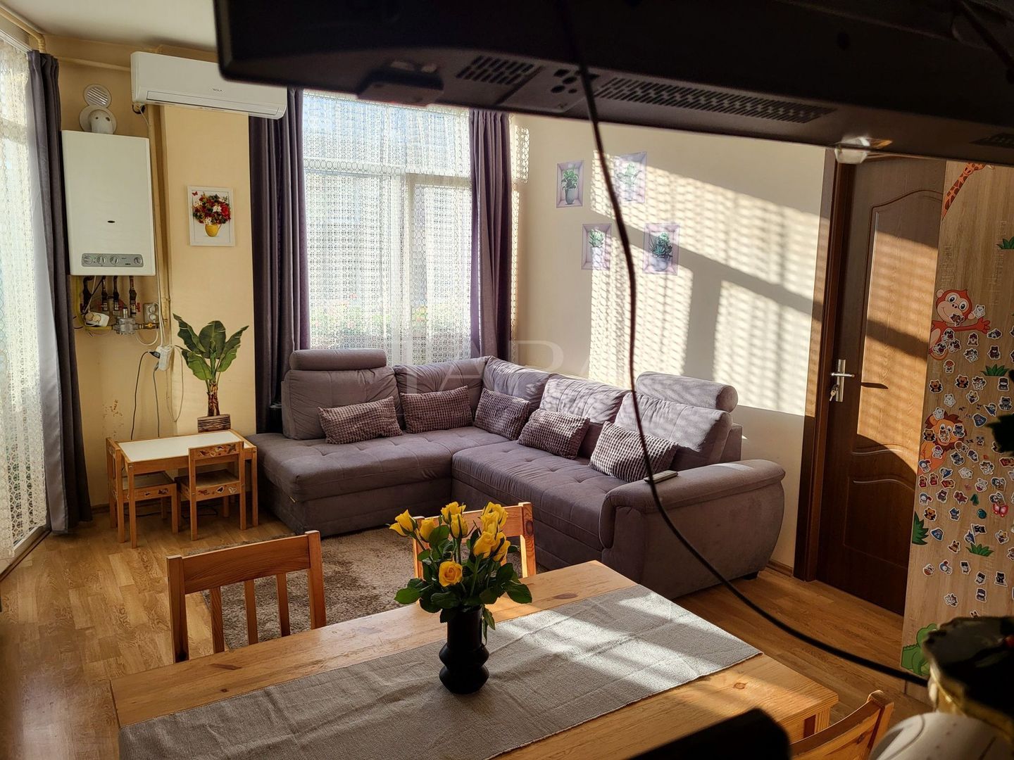 Apartament cu 2 camere, mobilat și utilat la etajul intai. - Poză 1