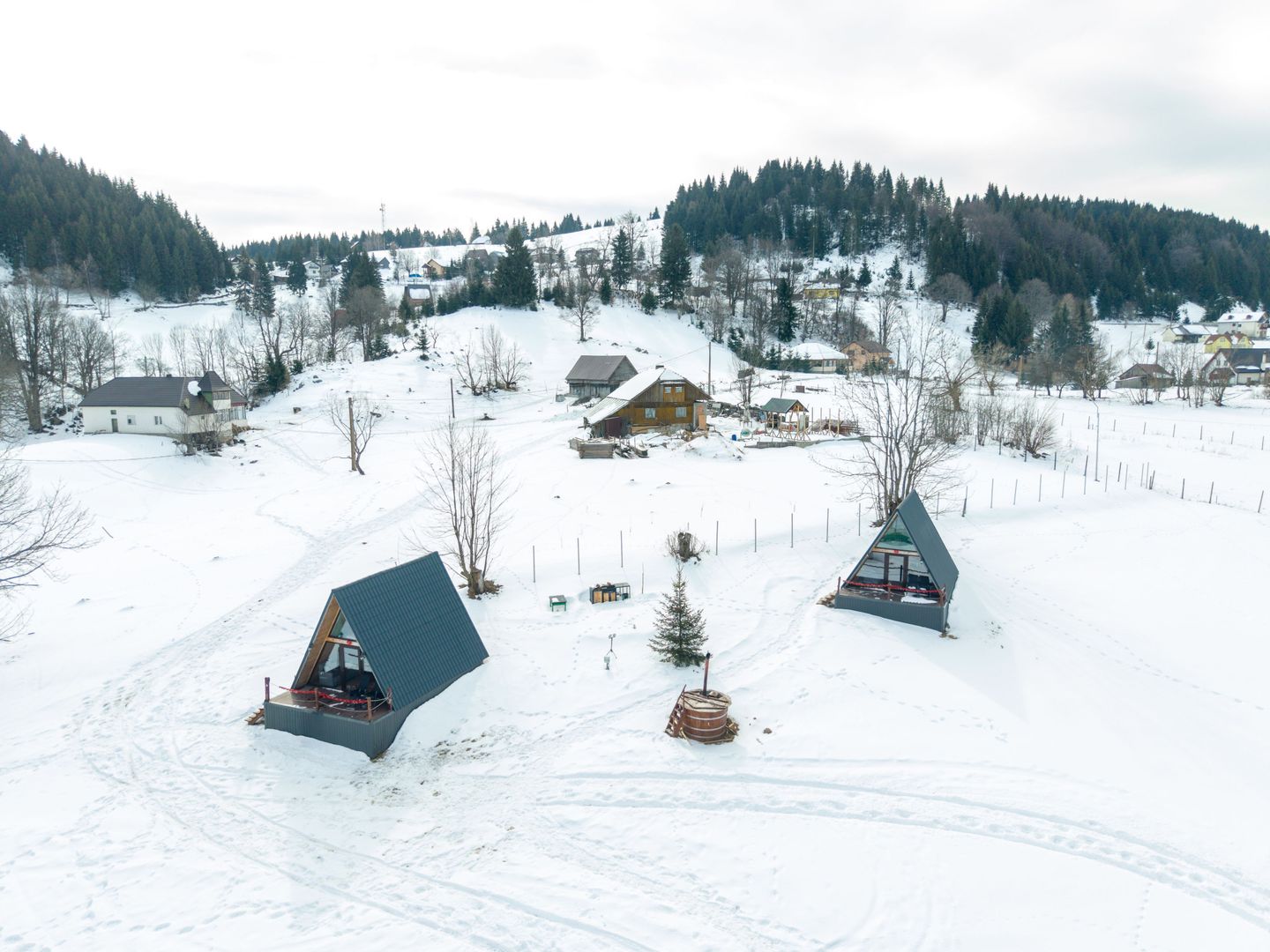 Teren 7,656 mp + Cabane tip A Frame, Fundata - Poză 2