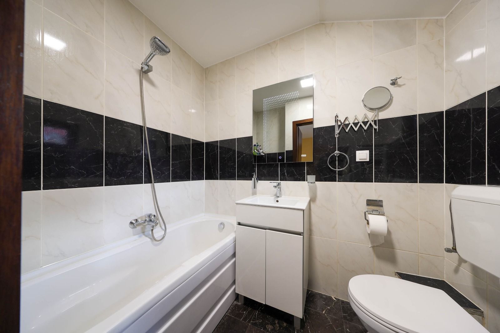 Casă deosebită de vânzare în centrul Brașovului - Poză 43