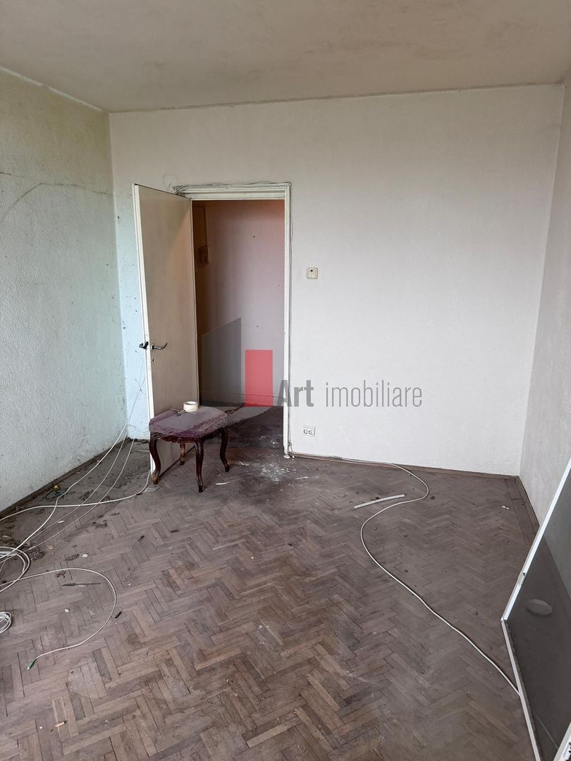 Vânzare apartament 3 camere Piața Progresu - Poză 1