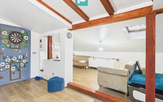 Două case pe un teren generos în Ghiroda - Poză 12