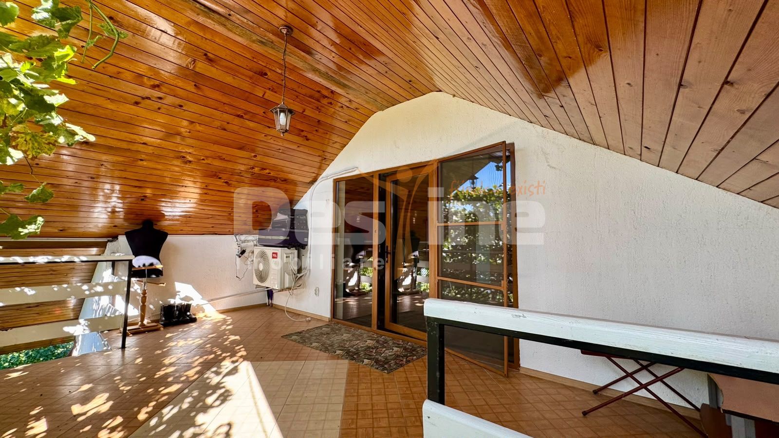 Casa spatioasa cu teren de 800 mp, Muntenii de Jos - 5 camere - Poză 29