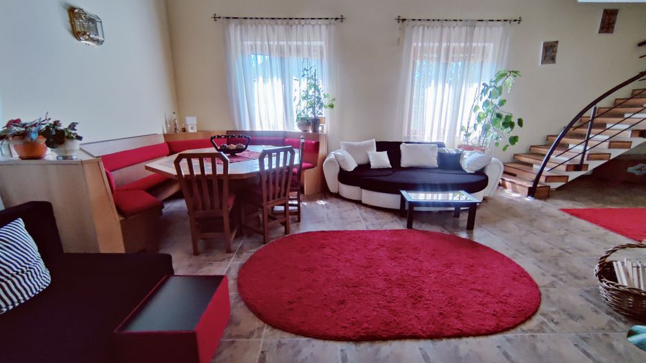 CASA INDIVIDUALA GHIRODA +TEREN 1752 MP - Poză 1