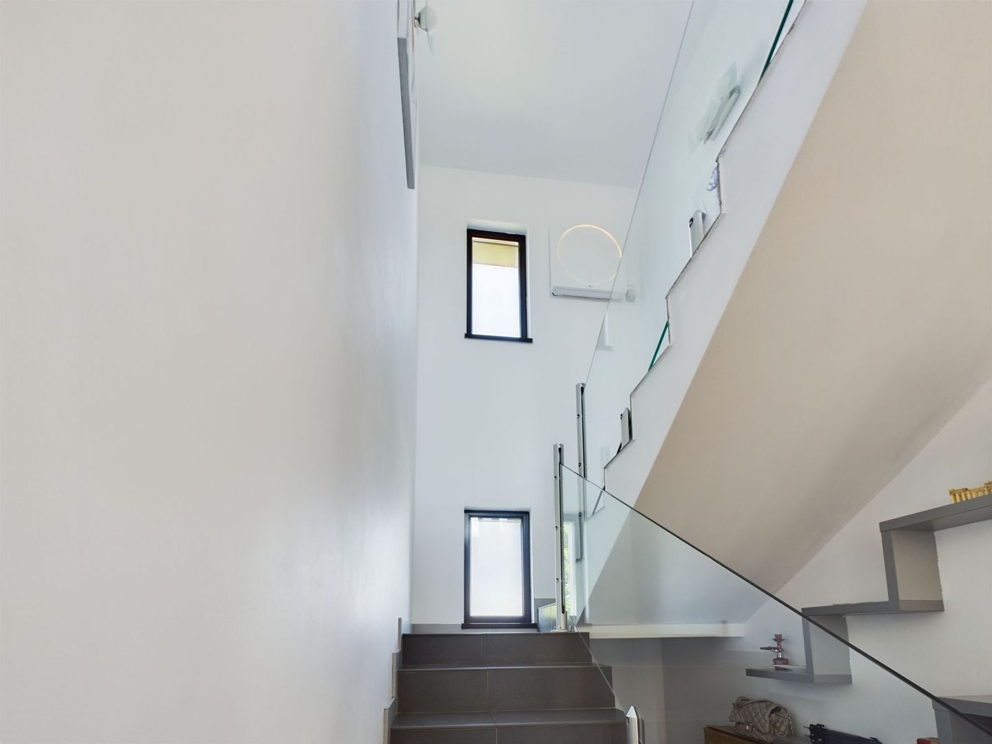 Vilă modernă cu 5 camere Curtici - Poză 22