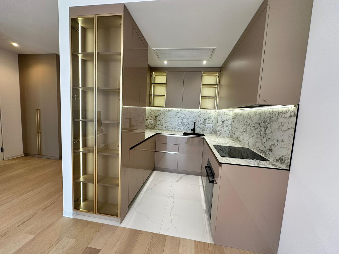 Apartament cu 2 camere - Poză 4