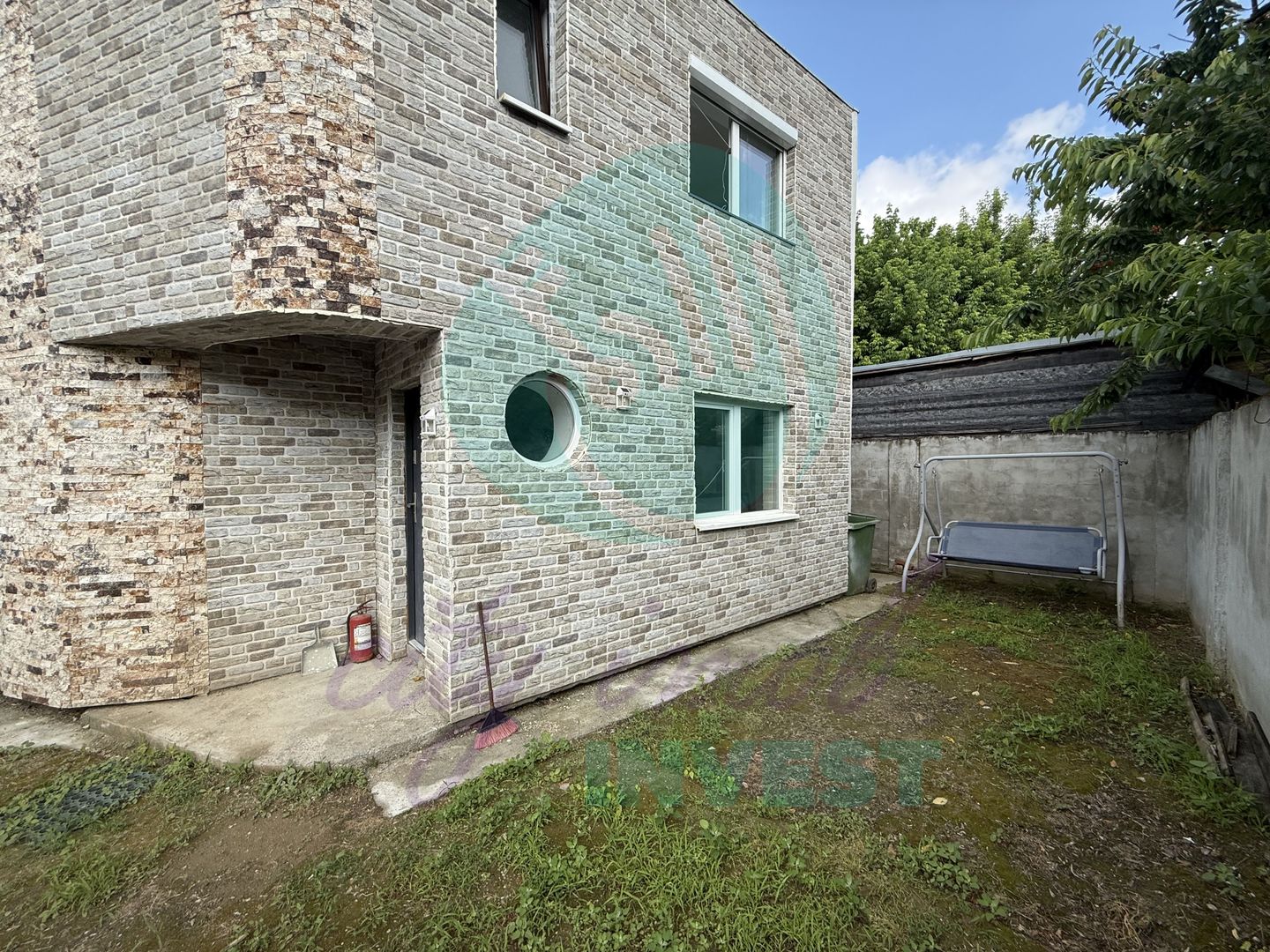 Casa receptionata in 2025 singura in curte - Poză 5