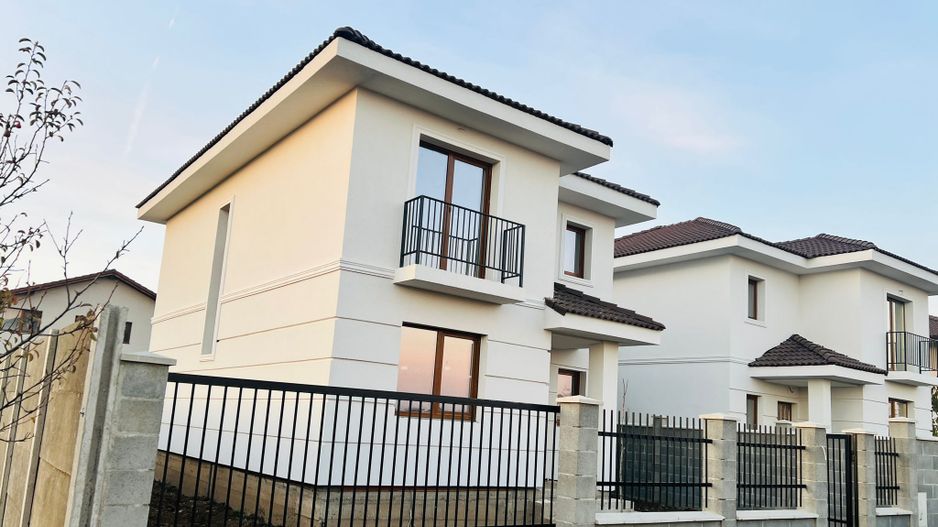 Duplex despartit prin camera tehnica - Poză 1