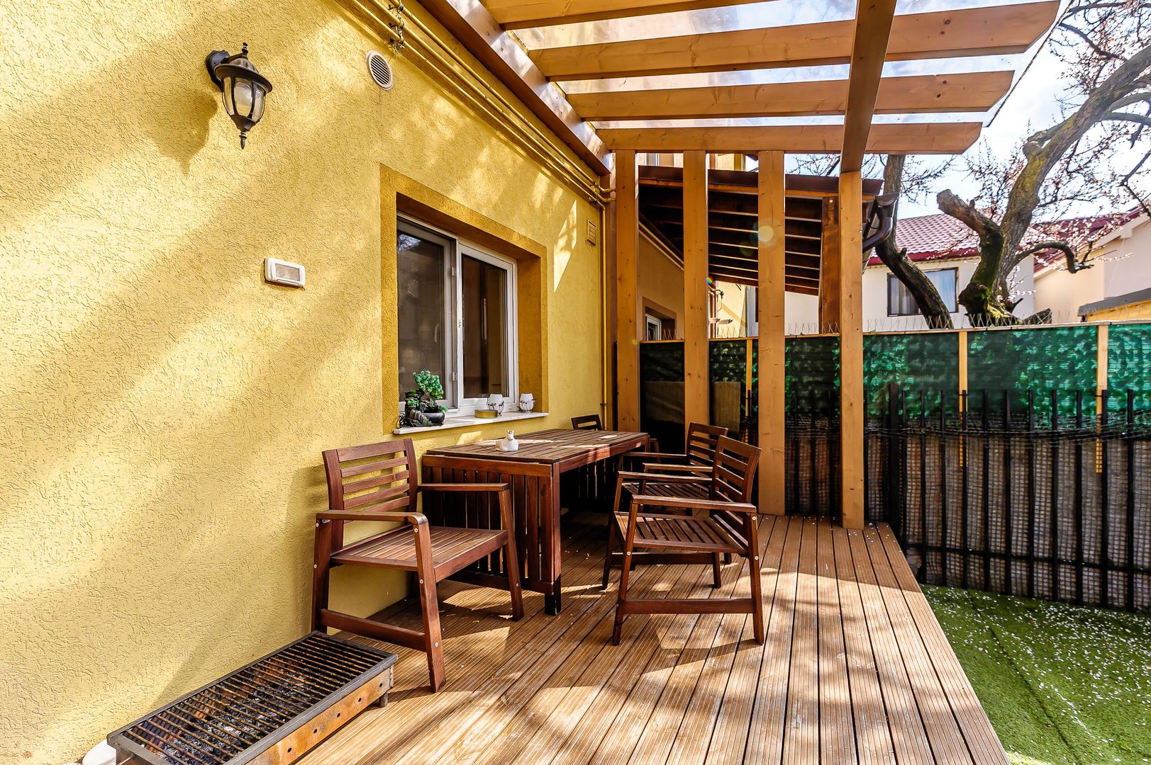 Casa spatioasa de vanzare în Bujac , 3 bai, 5 camere, super pret! - Poză 1