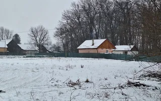 Teren 1000mp intravilan la liziera padurii, acces din drum asfaltat. - Poză 11