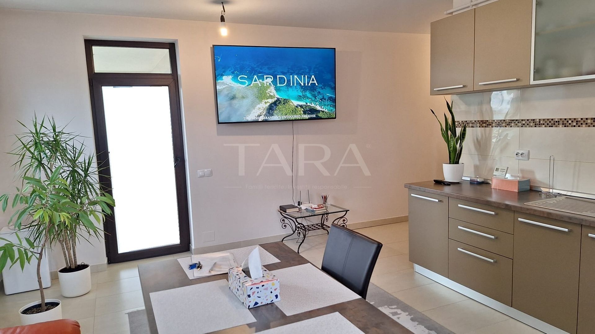 EXCLUSIVITATE. Apartament în vilă cu terasă spectaculoasă în Europa. - Poză 1