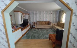 Vilă în Valea Adâncă, 5 camere, la 800 m de Aleea Tudor Neculai – Dormitor la parter - Poză 7
