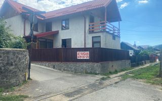 Vanzare casă la poalele Bucegilor!Potential pt. locuinta sau pensiune - Poză 1