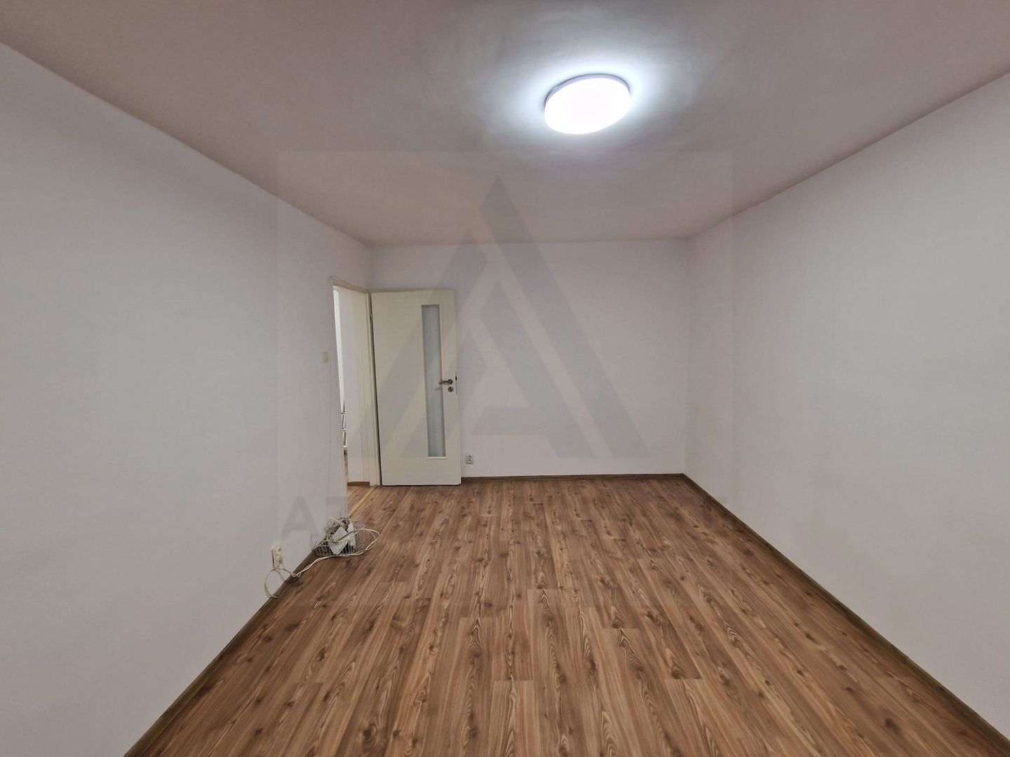 Apartament 3 camere 2 bai 66mp + pivnita Terezian - Poză 9