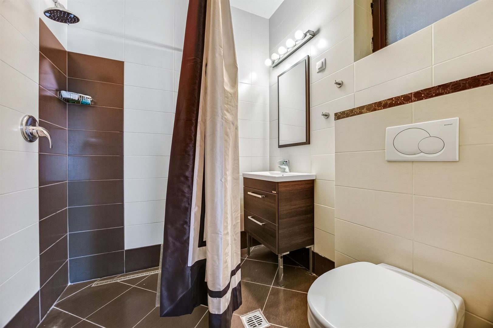 Casa pe 3 niveluri | Terasa cu priveliste | 3 parcari | Pozitie centrala - Poză 31