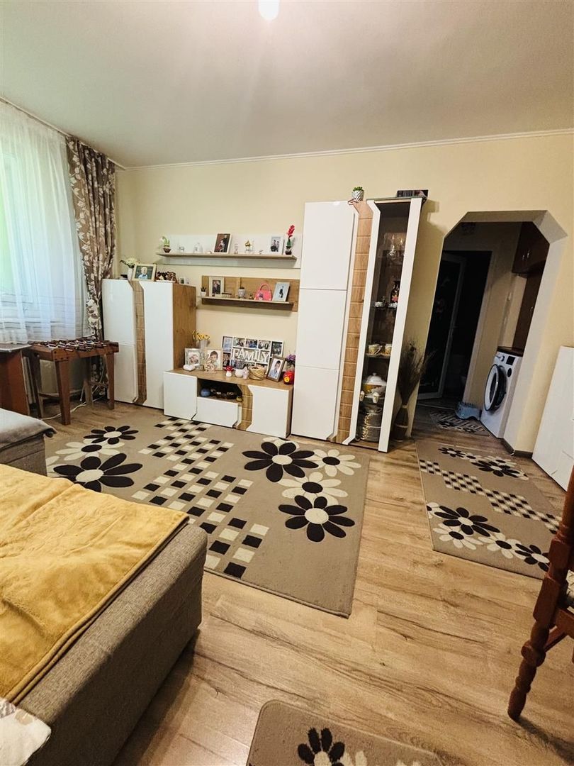 APARTAMENT CU 2 CAMERE SEMIDECOMANDAT ZONA ROGERIUS - Poză 1