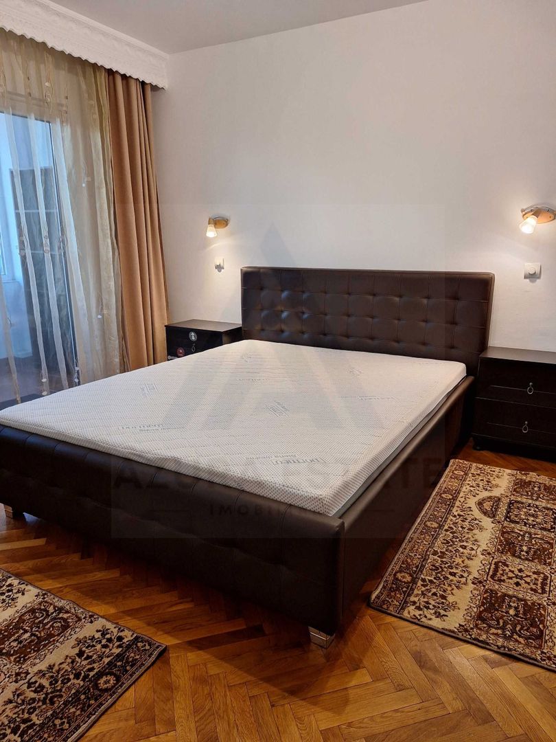 Apartament 84 mp utili  4 camere 3 dormitoare 2 balcoane  zona Strand I - Poză 2