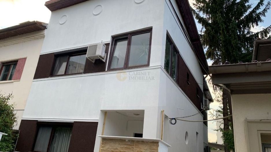 Vilă Elegantă în Domenii – Oportunitate Unică de Vânzare - Poză 2