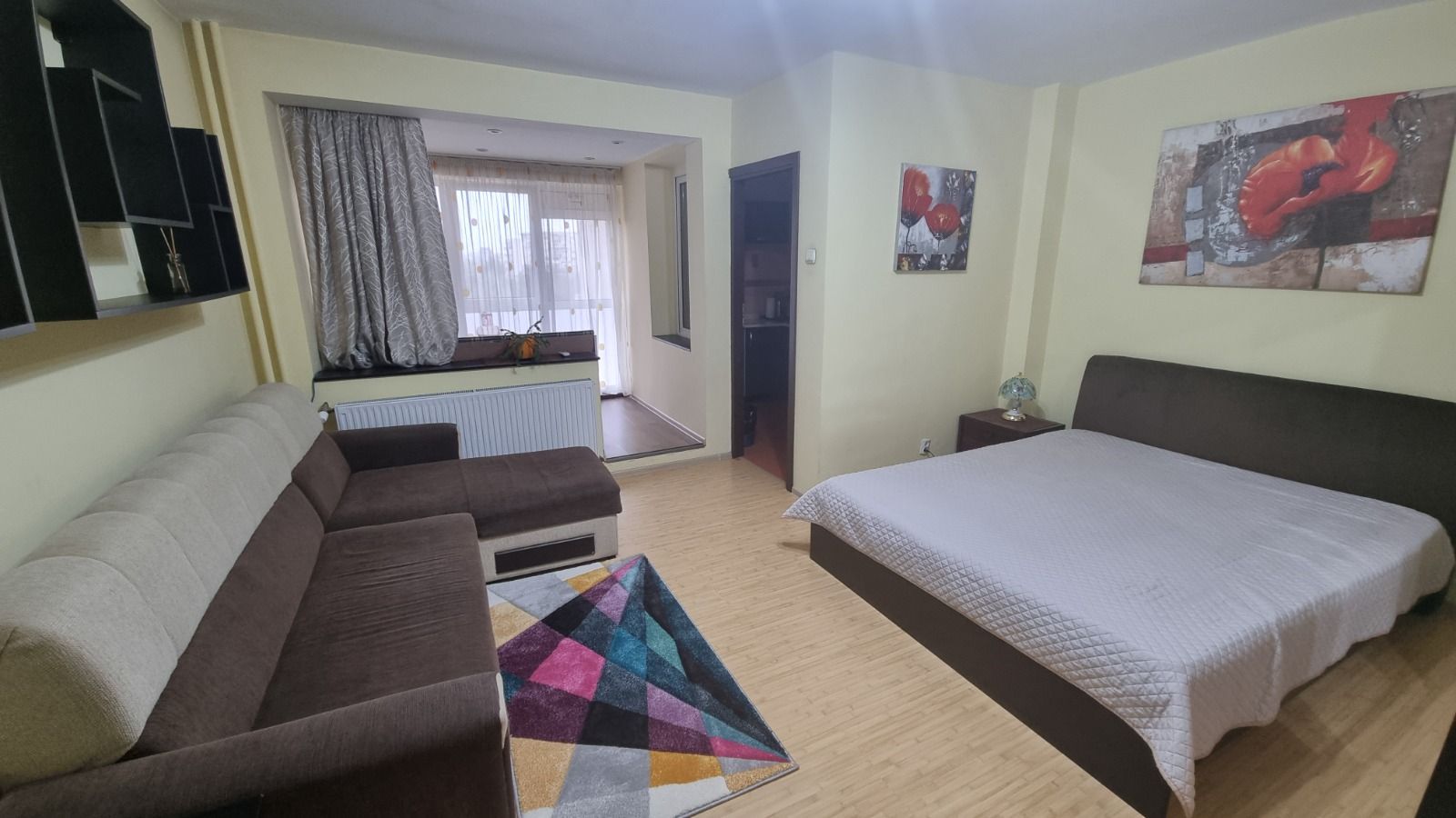 Garsonieră Titan, bloc reabilitat, etaj 7, balcon închis, mobilată - Poză 2