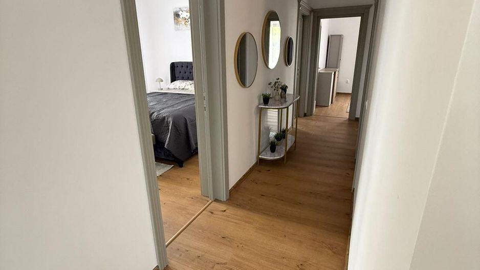 Casa 4 camere,2bai, 700 mp teren,mobilată si utilată - Poză 11