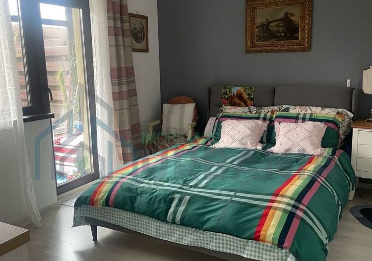 Inchiriez Apartament 3 camere, decomandat+gradinuta si loc parcare - Poză 1