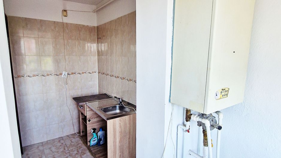 AZURA Imobiliare - Garsoniera Nemobilata Pitesti Craiovei Central - Poză 6