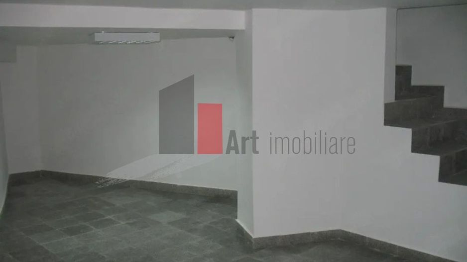 Oportunitate Unică! Vilă Spațioasă lângă Podul Grant, Ideală pentru Birouri - Poză 9