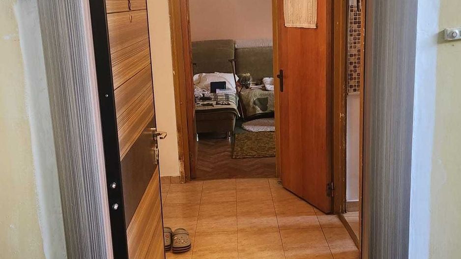 Vanzare Apartament 3 camere, 64 mp, centrală proprie, boxă 17 mp, lângă metrou - Poză 2