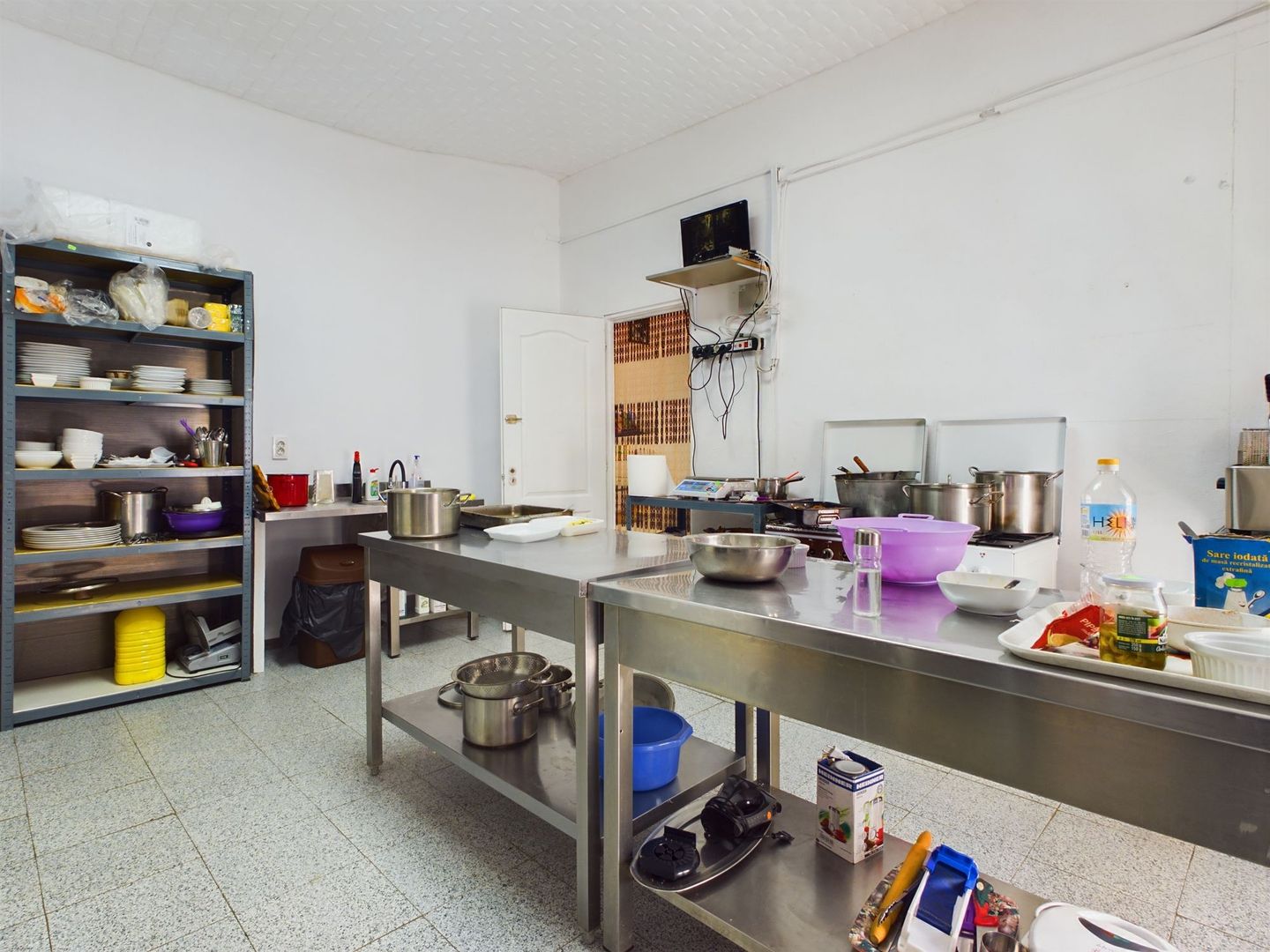 Spațiu central cu afacere la cheie în Cuvin - Poză 5