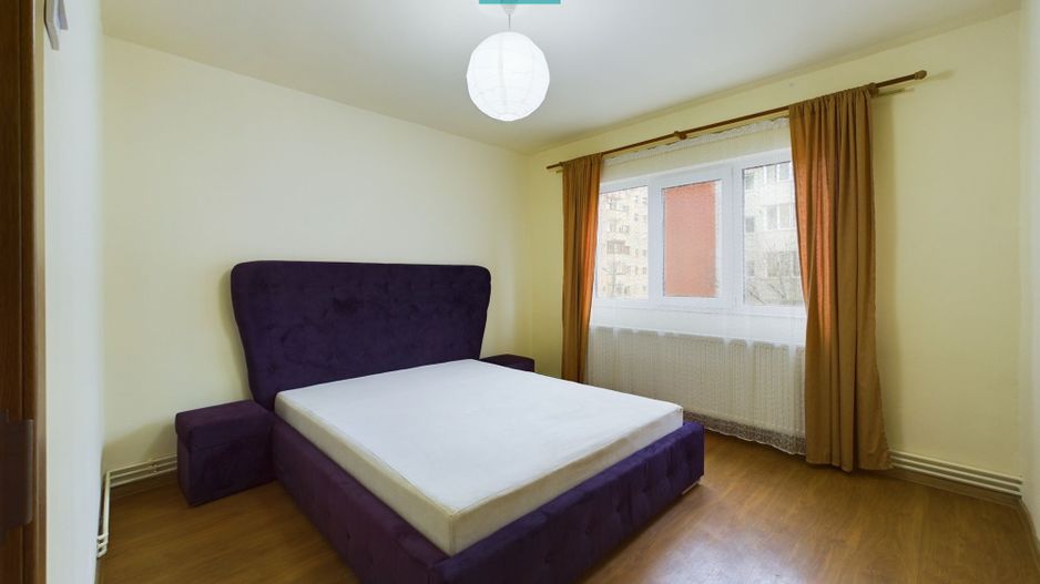 Apartament cu 3 camere în Zona 300 - Poză 1