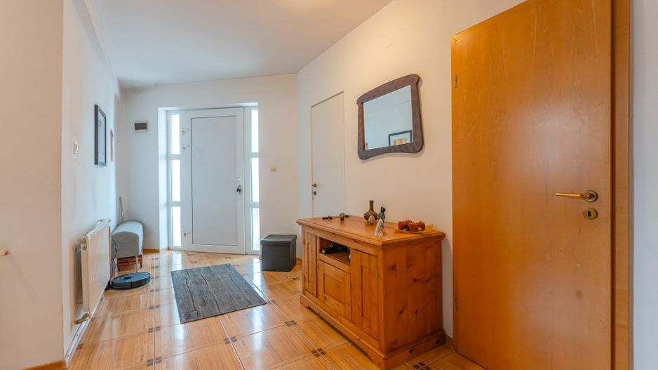 Casă spațioasă pentru familie în Hărman: 5 camere, 670 mp teren - Poză 12