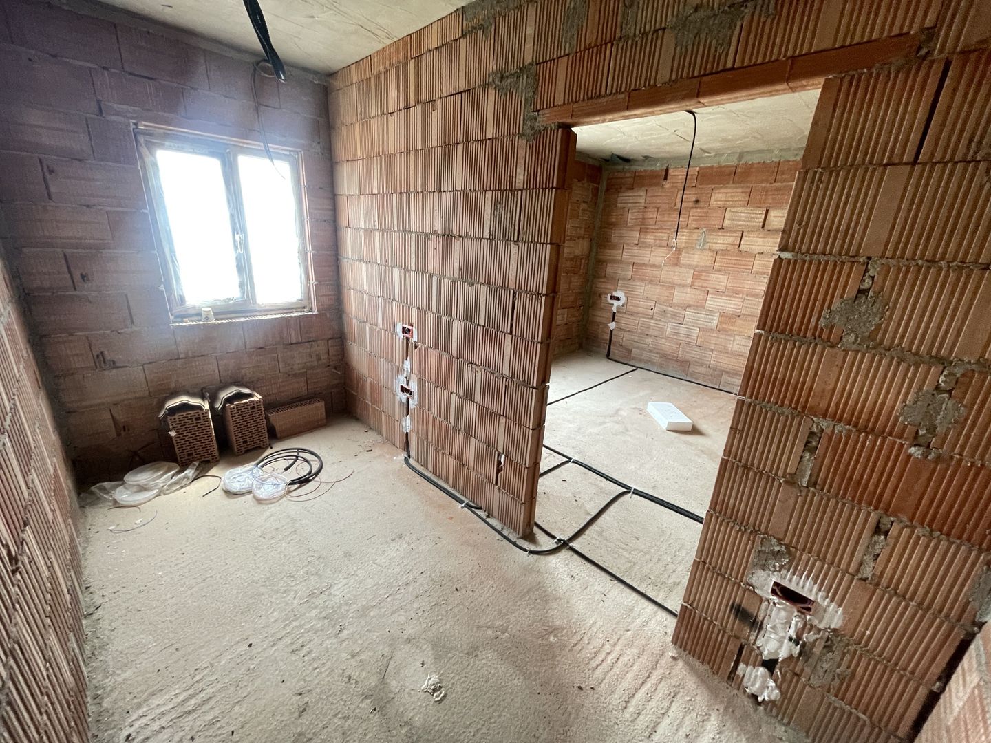 Casă la roșu, 3 dormitoare, teren 340 mp – Moșnița Nouă, lângă Kaufland - Poză 14