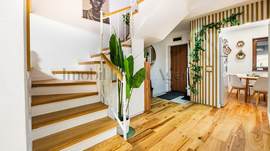 Duplex P+1+M cu grădină proprie, terasă și acces la piscină. - Poză 1