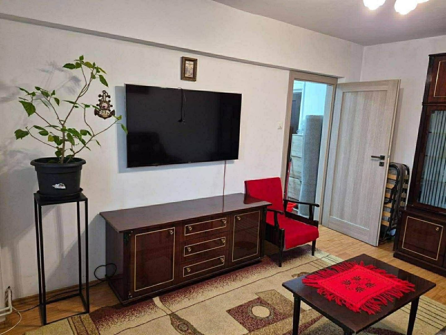 Apartament 2 camere+pivnita, decomandat, Strada Nicolae Iorga. - Poză 1