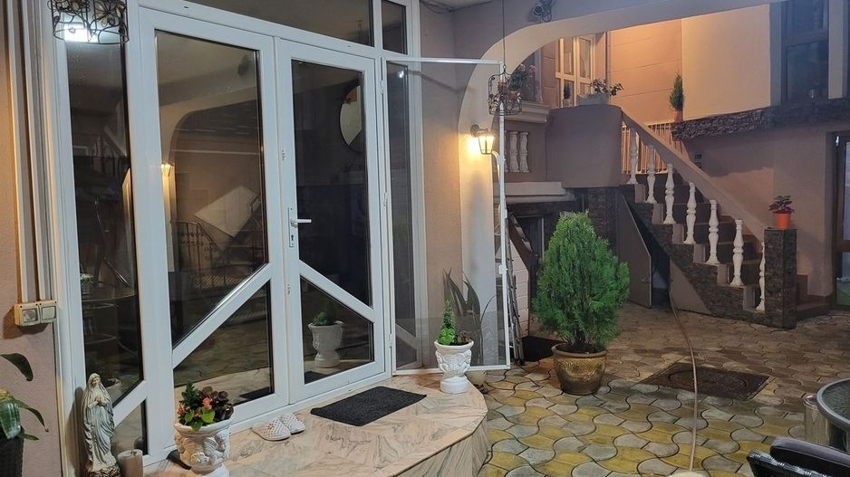 Bulevardul Ferdinand || Vila Lux 7 Camere  || Curte Terasa || 5 locuri parcare - Poză 1