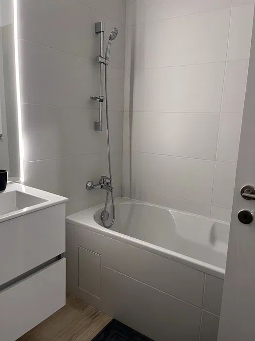 Garsonieră Novum 56 – terasă, centrală proprie, Metrou 10 min - Poză 8