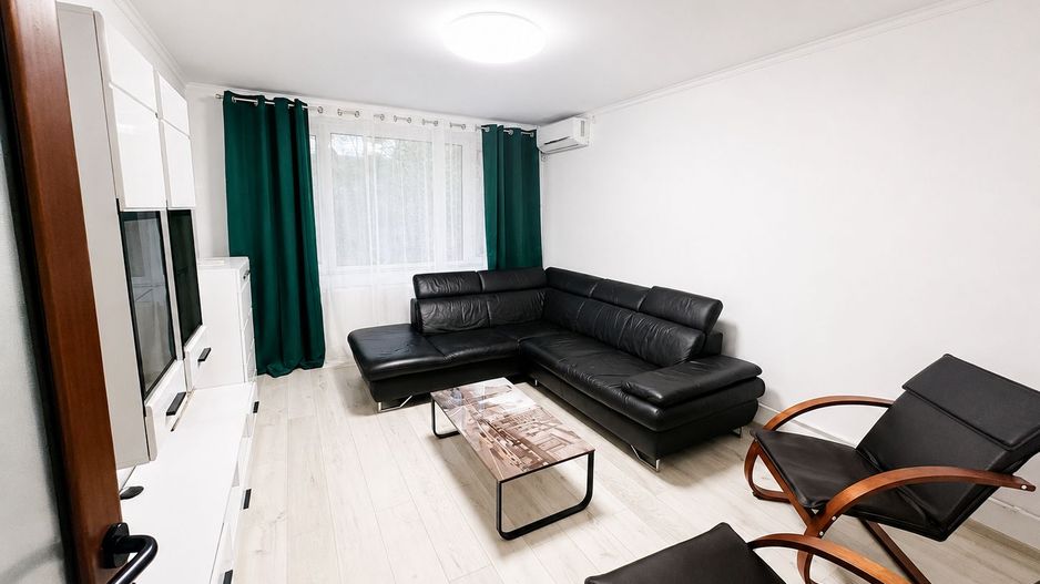 Apartament spațios 3 cam, complet renovat, mobilat – disponibil 01.07. - Poză 1
