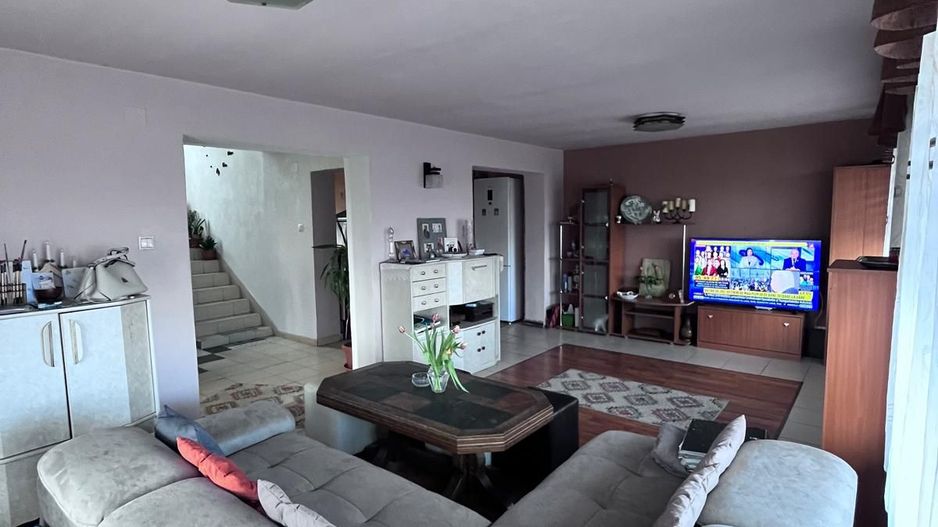 Casa de vanzare in Micesti pe 2 nivele si demisol cu garaj - Poză 1