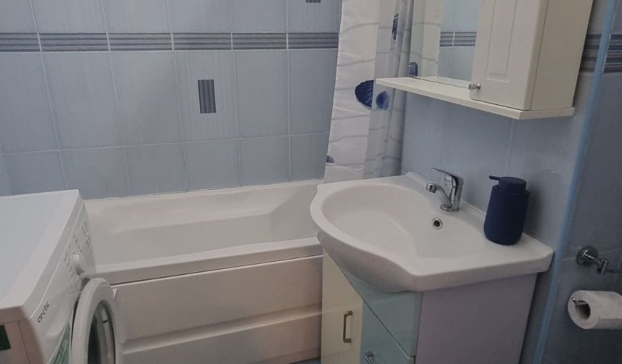 Garsonieră Titan, bloc reabilitat, etaj 7, balcon închis, mobilată - Poză 3