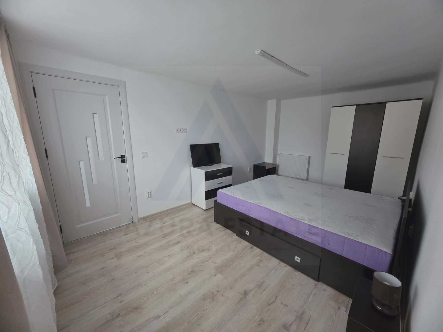 Garsoniera moderna la casa cu curte prima inchiriere in zona Strand - Poză 5