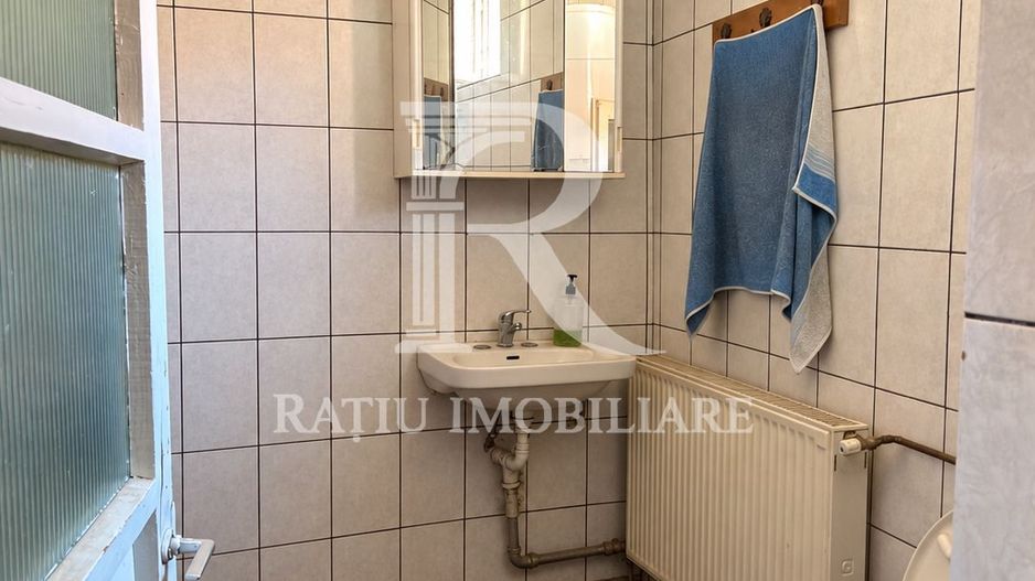 Casă cu spațiu comercial la stradă | Curte | Grădină | Oradea - Poză 12