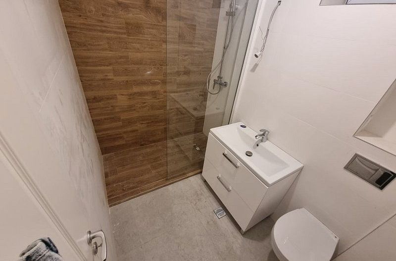 Apartament 3 camere si curte proprie aprox 80 mp biserica Bazilescu - Poză 3