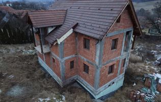De vânzare casă la roșu Chirpăr