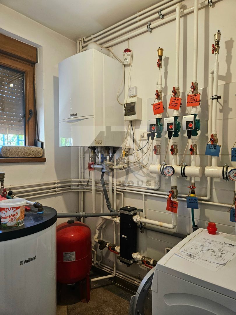 Casa deosebita cu 6 camere in  Centrul Brasovului - 210 mp - Poză 8