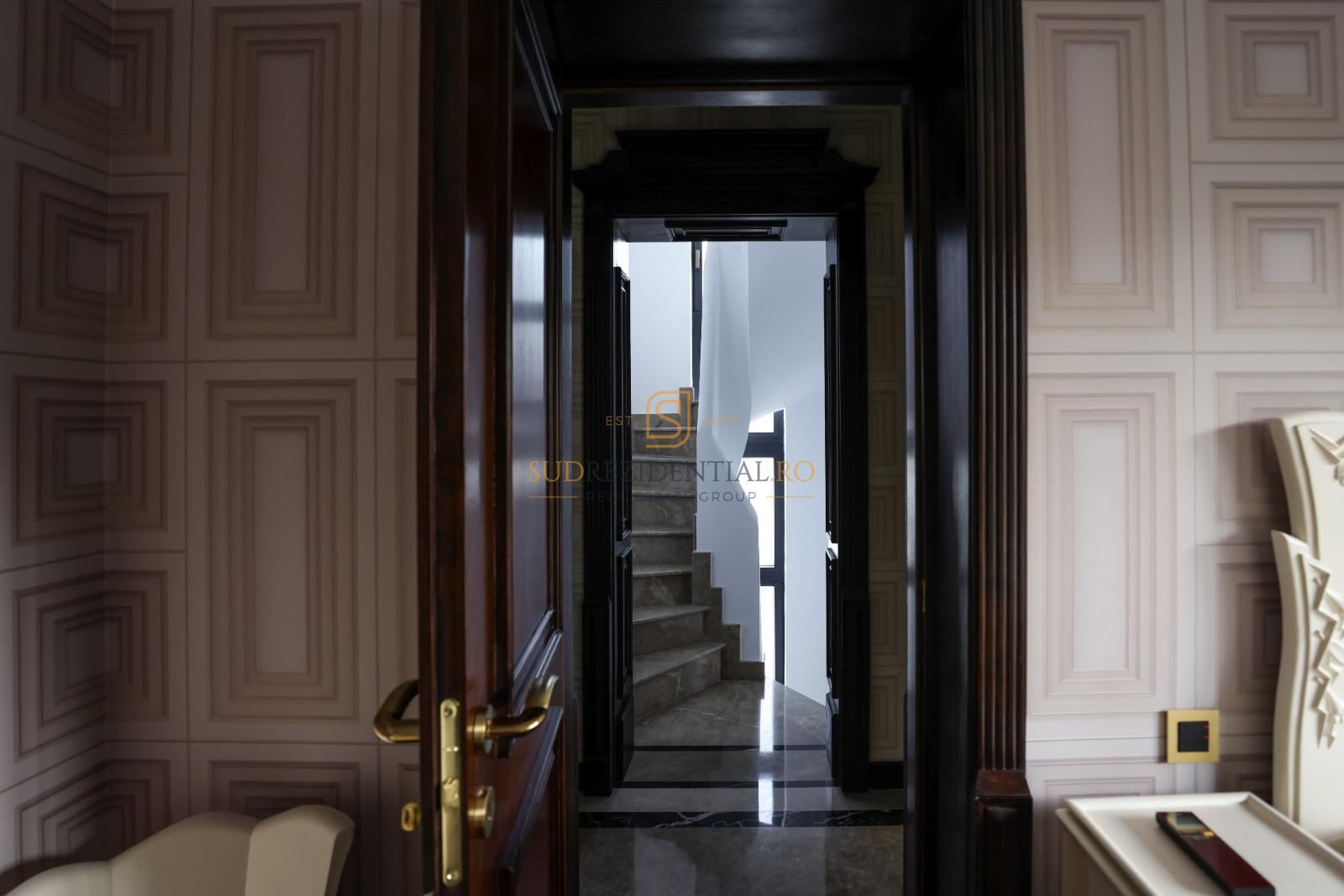 Apartament exclusivist tip duplex, 7 camere + curte, zona Parcul Carol - Poză 28