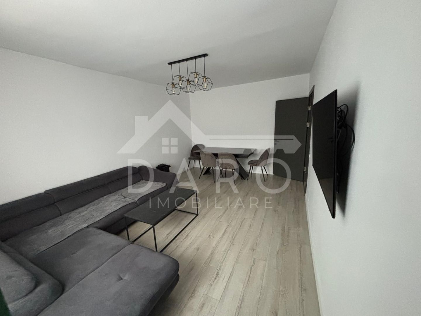Apartament 3 camere complet renovat - Poză 1